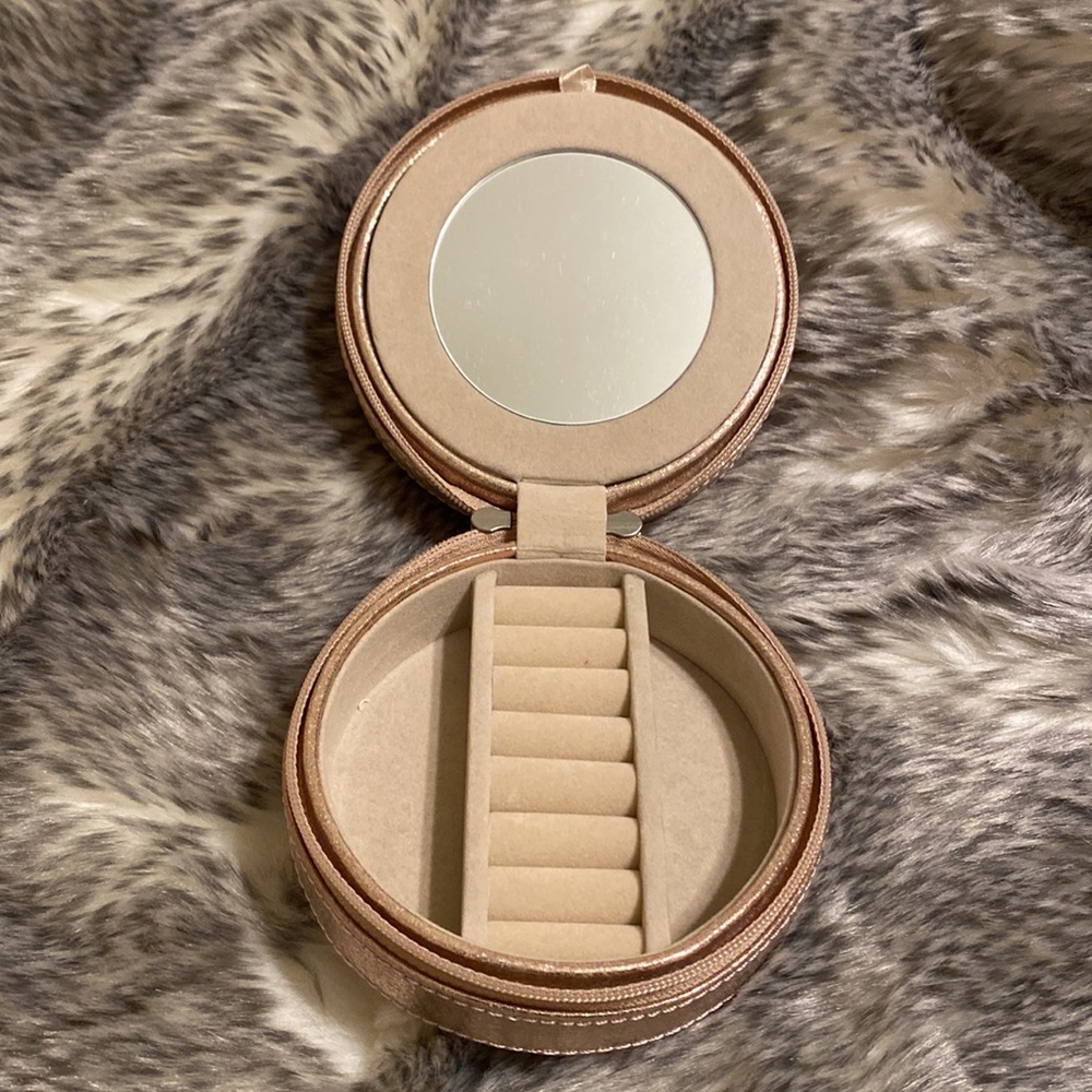 Round Zip Travel Jewelry Case